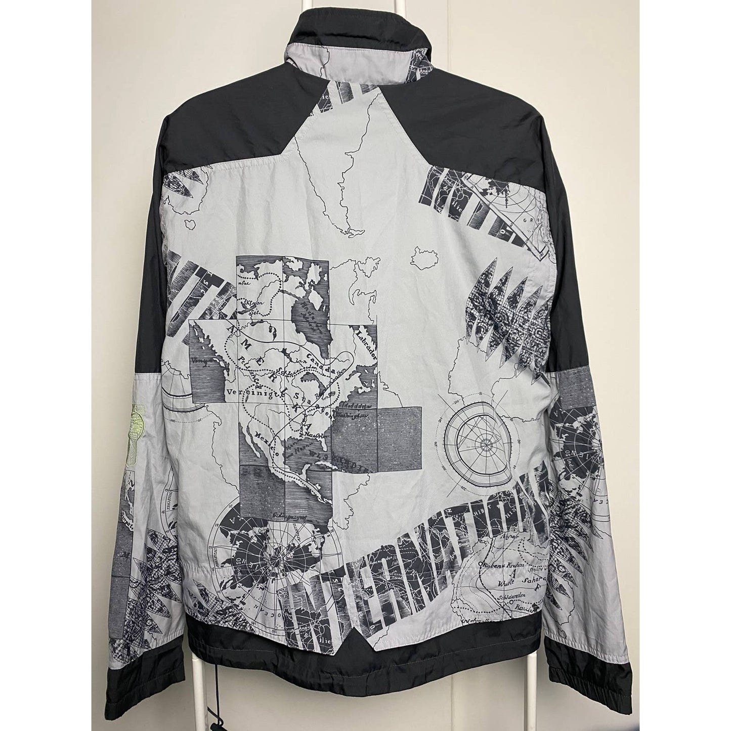 Nike International vintage full print windbreaker grey 90s